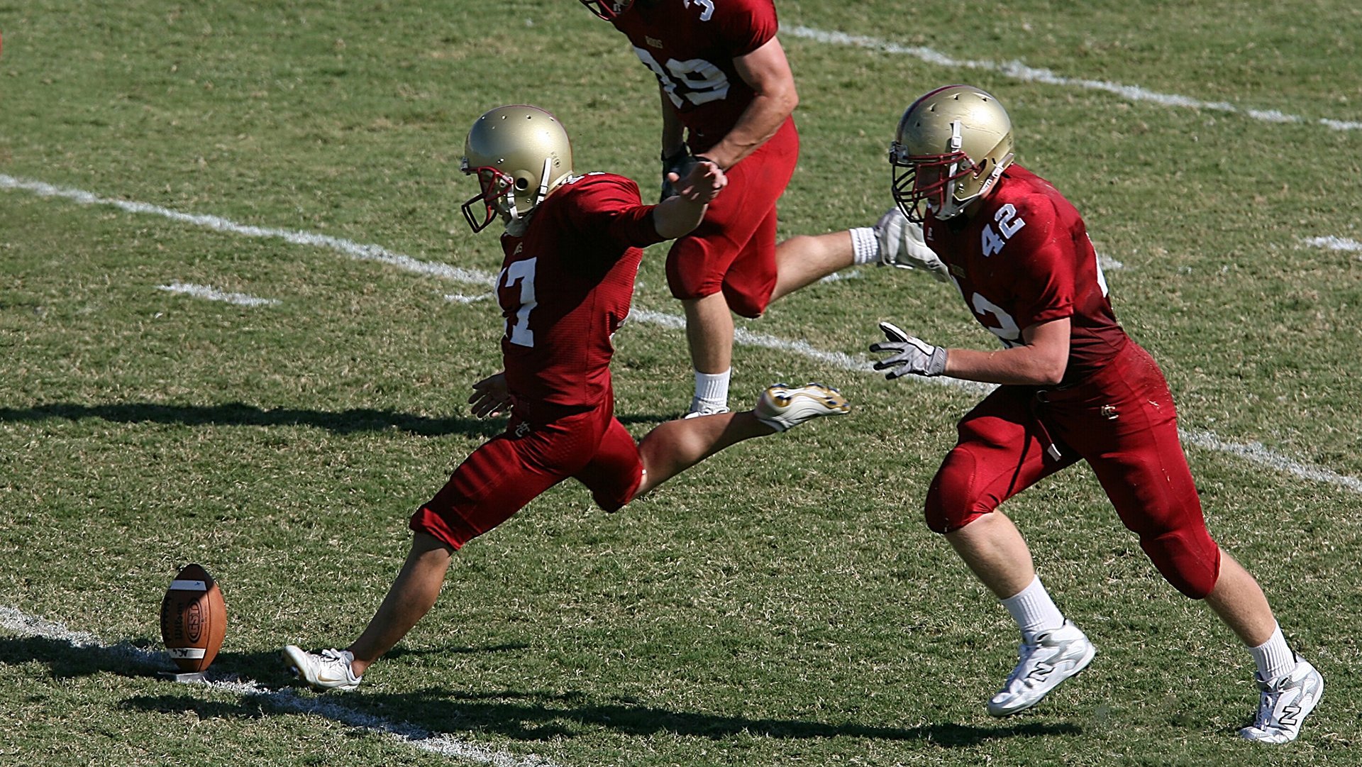 欧冠半决赛焦点战现惊天巧合，那不勒斯最后时刻击败厄瓜多尔引热议