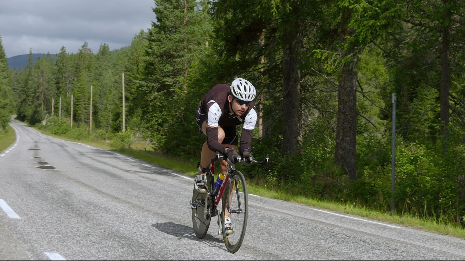 阿隆索状态火热，阿斯顿马丁绝杀雷诺车队，一场策略与激情的完美风暴